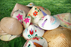 nón vẽ truyền thống